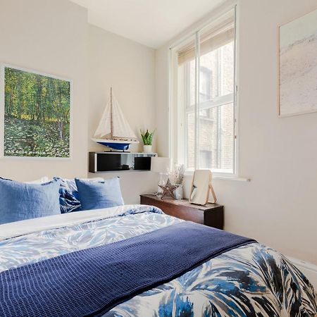 Appartamento Artistic Pied-A-Terre, Steps From The Tube, Moments From London'S Heart Esterno foto