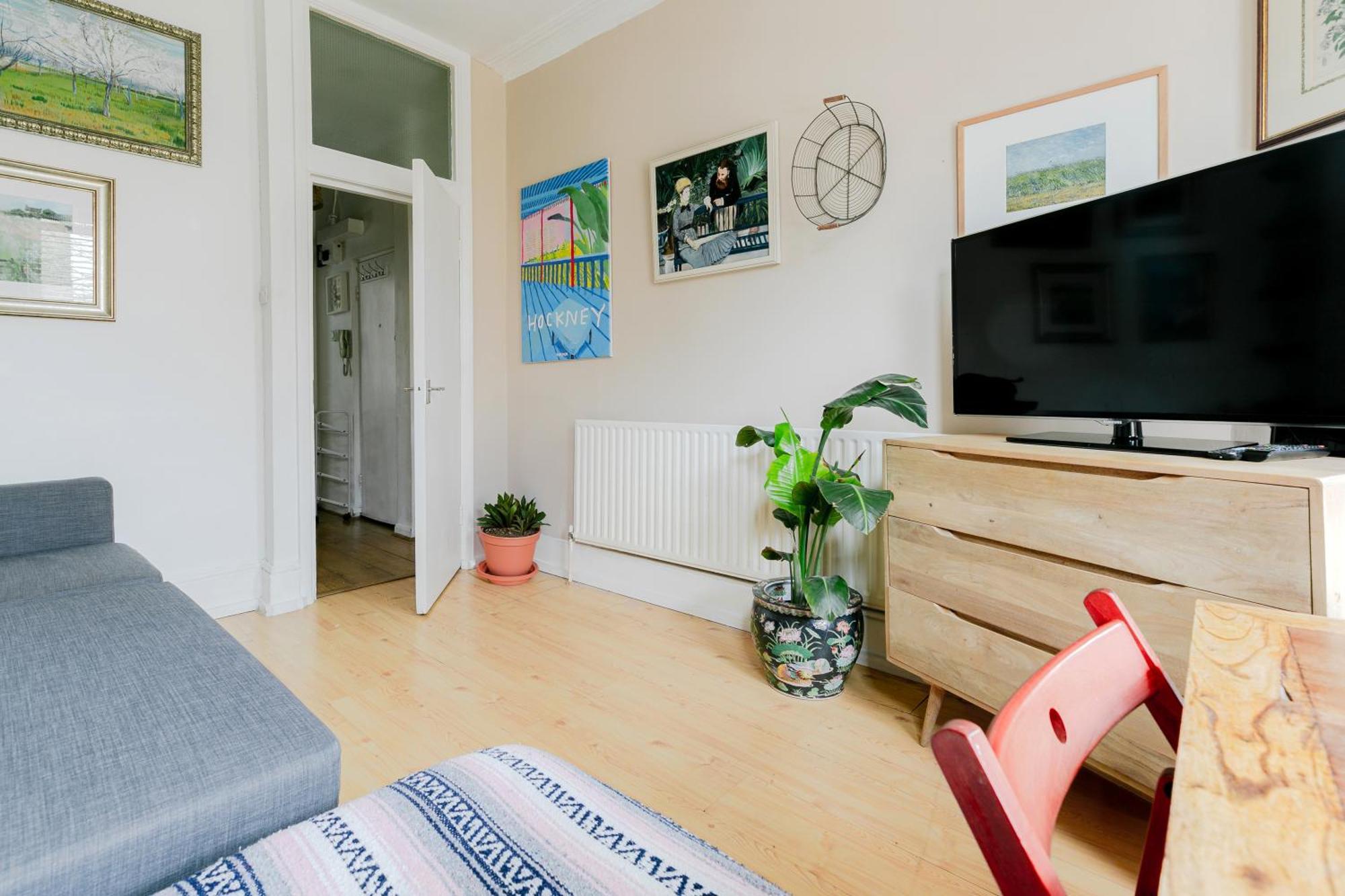 Appartamento Artistic Pied-A-Terre, Steps From The Tube, Moments From London'S Heart Esterno foto