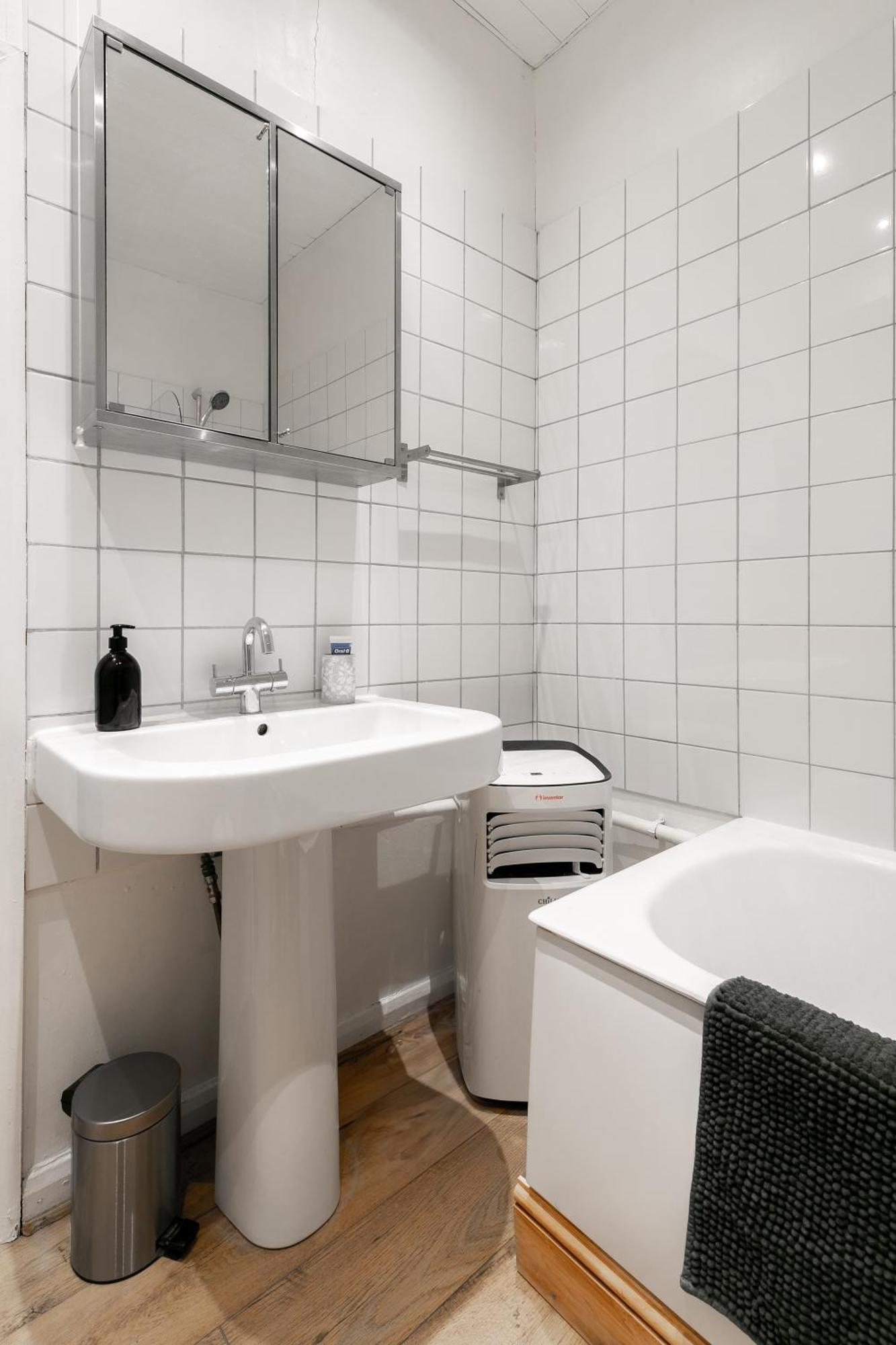 Appartamento Artistic Pied-A-Terre, Steps From The Tube, Moments From London'S Heart Esterno foto