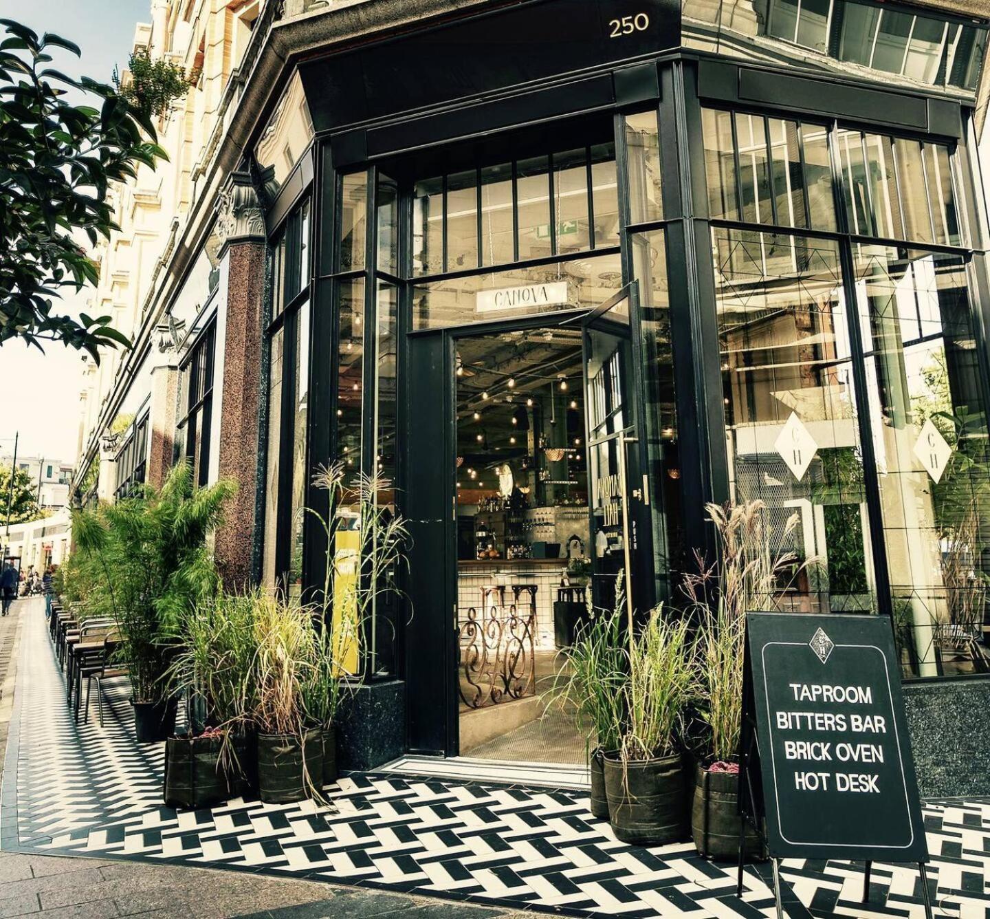 Appartamento Artistic Pied-A-Terre, Steps From The Tube, Moments From London'S Heart Esterno foto