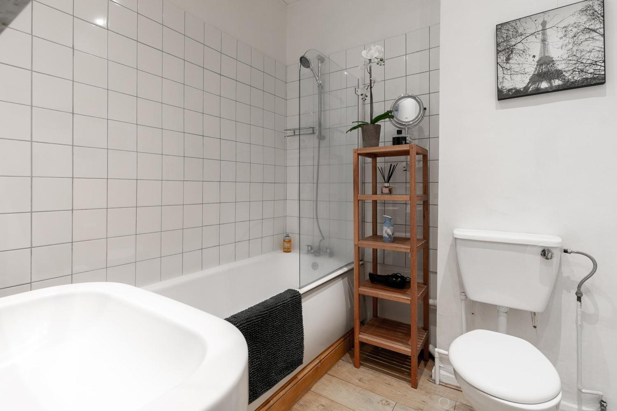 Appartamento Artistic Pied-A-Terre, Steps From The Tube, Moments From London'S Heart Esterno foto