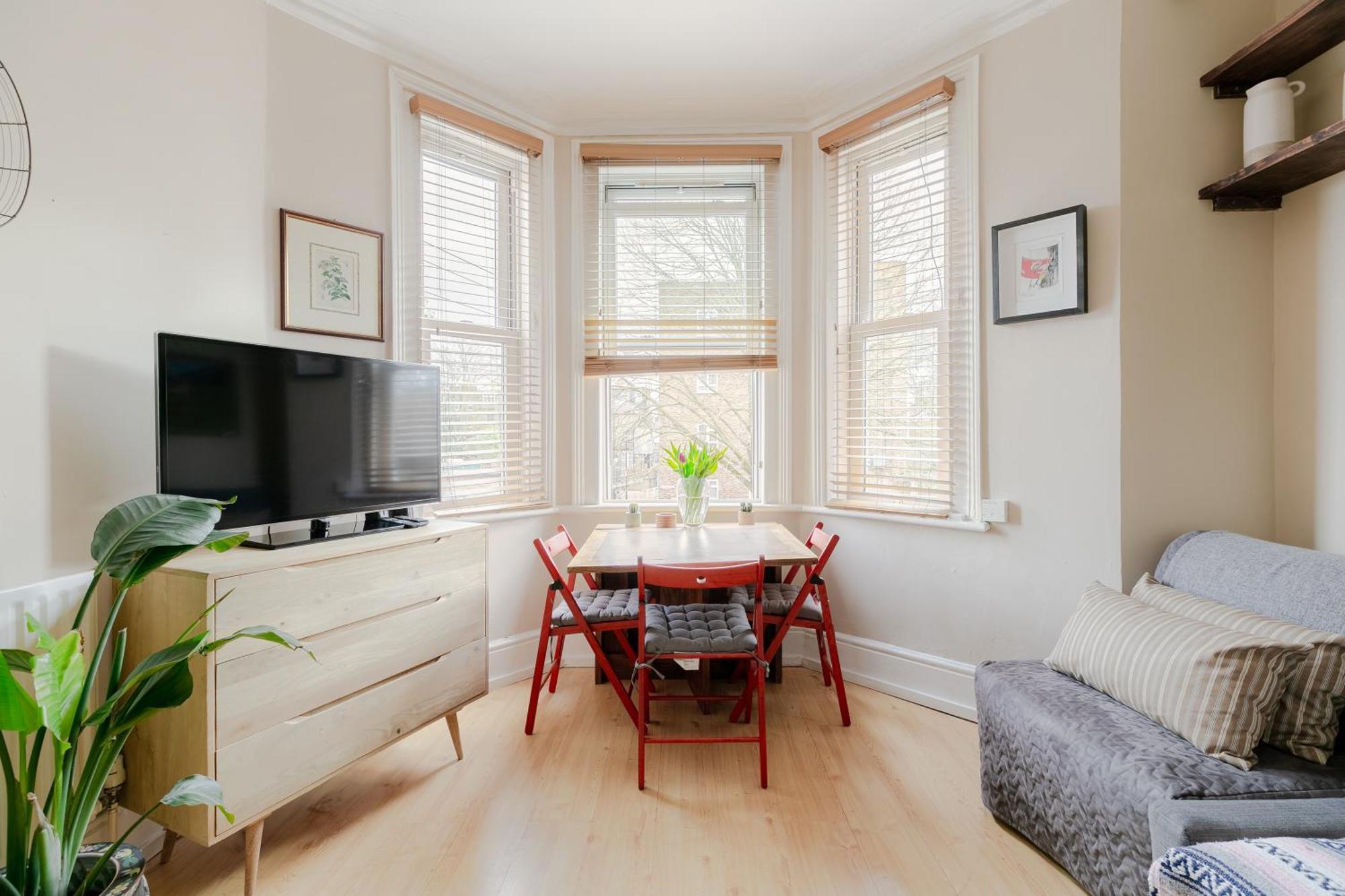 Appartamento Artistic Pied-A-Terre, Steps From The Tube, Moments From London'S Heart Esterno foto