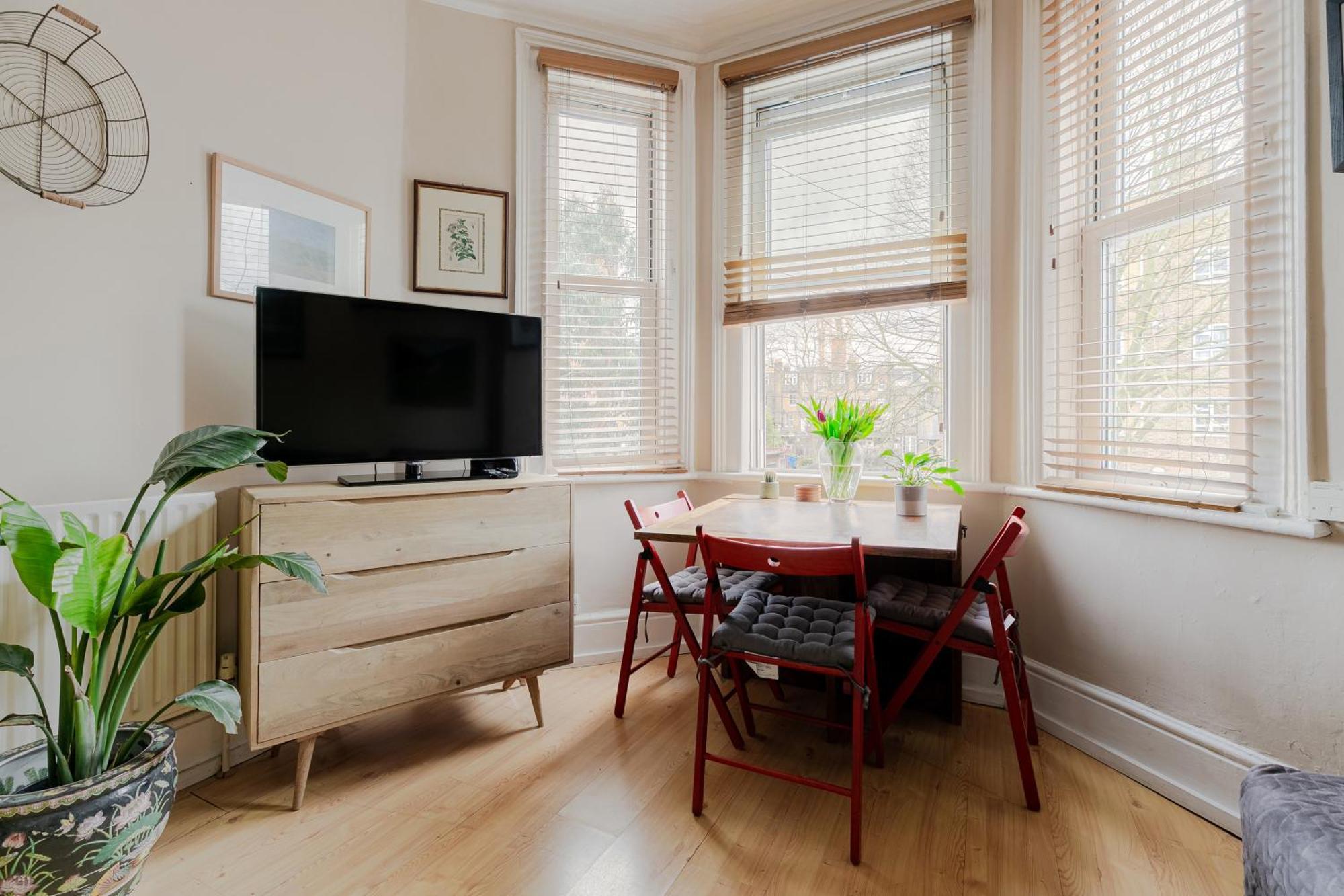 Appartamento Artistic Pied-A-Terre, Steps From The Tube, Moments From London'S Heart Esterno foto