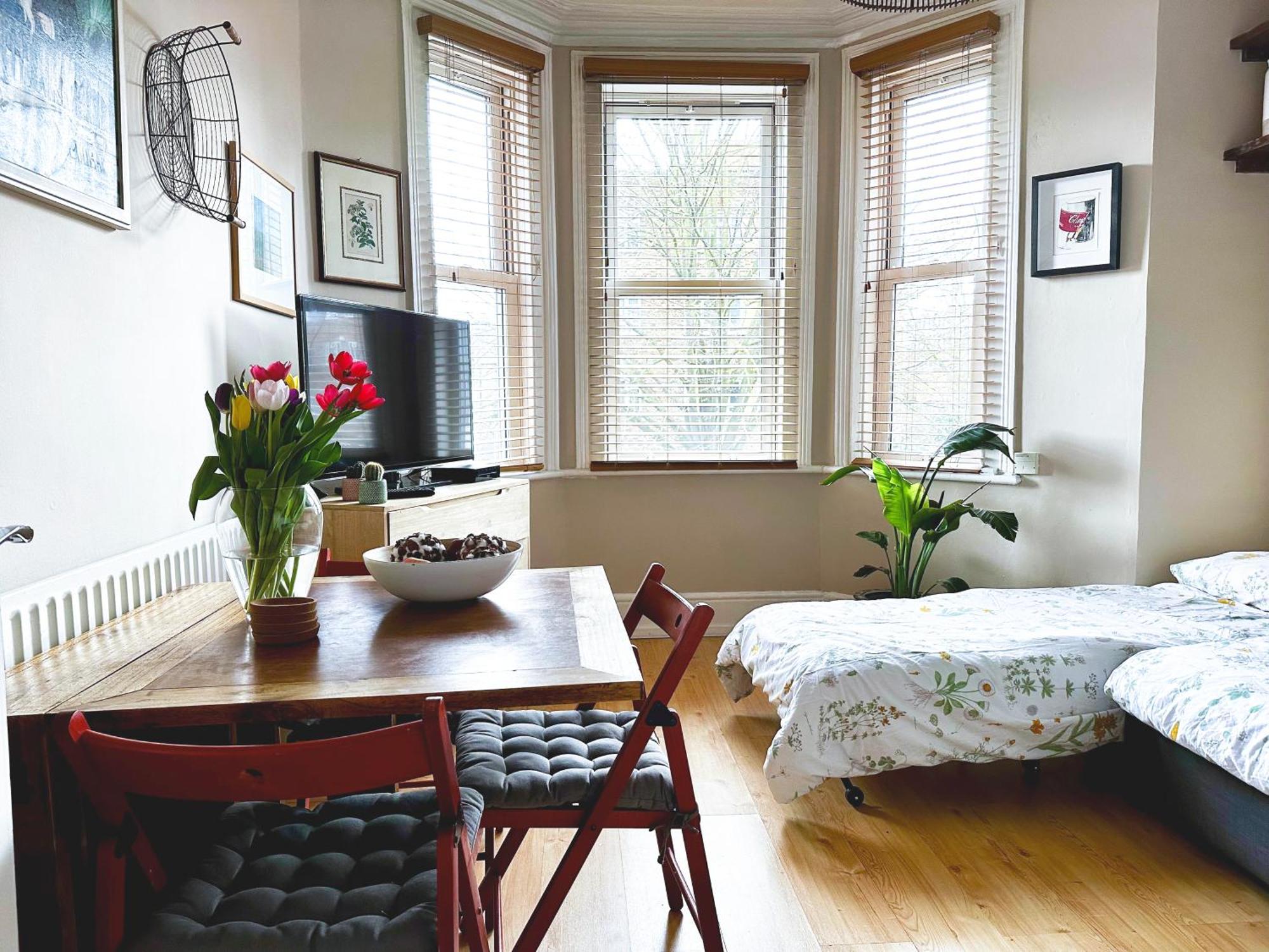 Appartamento Artistic Pied-A-Terre, Steps From The Tube, Moments From London'S Heart Esterno foto