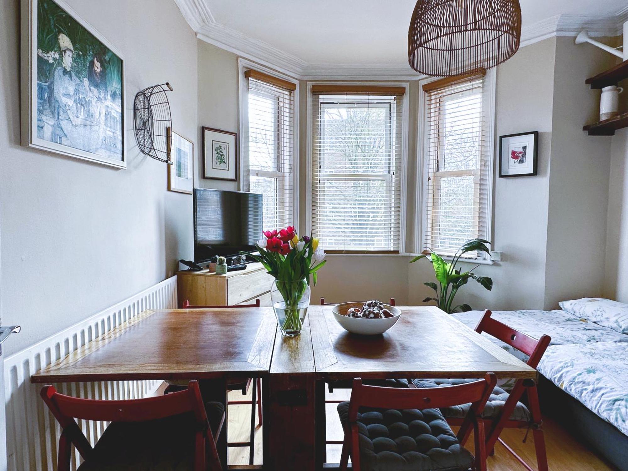 Appartamento Artistic Pied-A-Terre, Steps From The Tube, Moments From London'S Heart Esterno foto