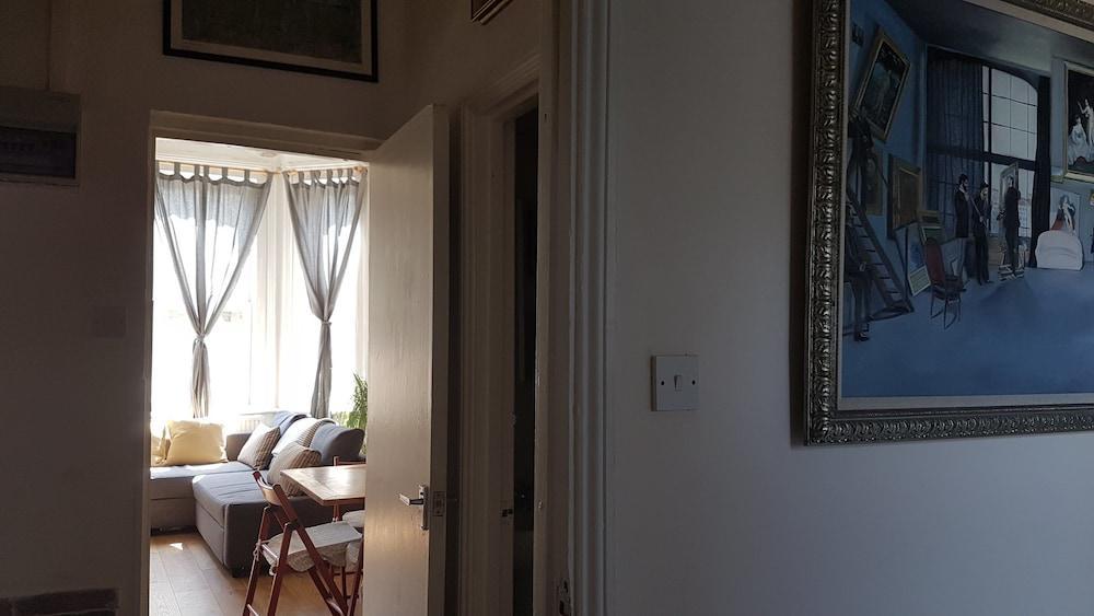 Appartamento Artistic Pied-A-Terre, Steps From The Tube, Moments From London'S Heart Esterno foto