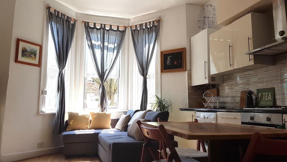 Appartamento Artistic Pied-A-Terre, Steps From The Tube, Moments From London'S Heart Esterno foto